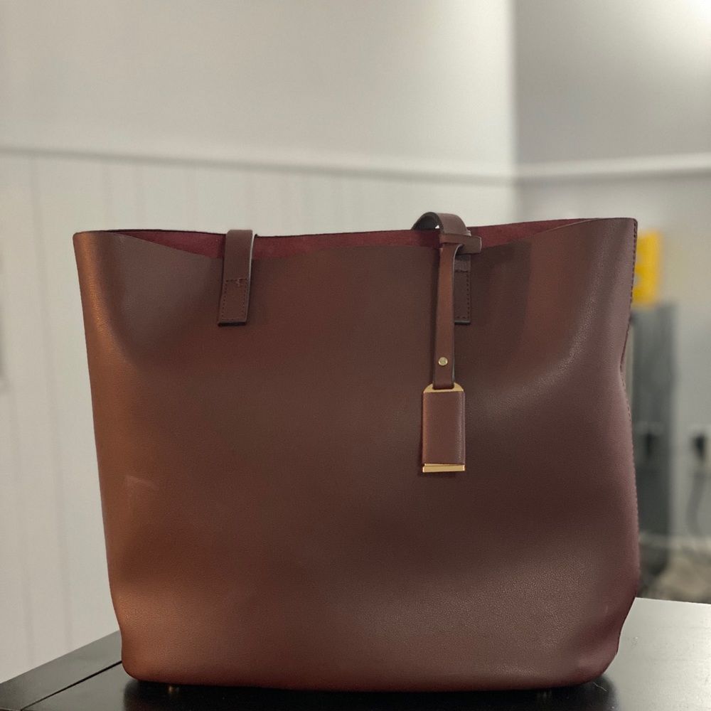 Roomy bag with detachable insert